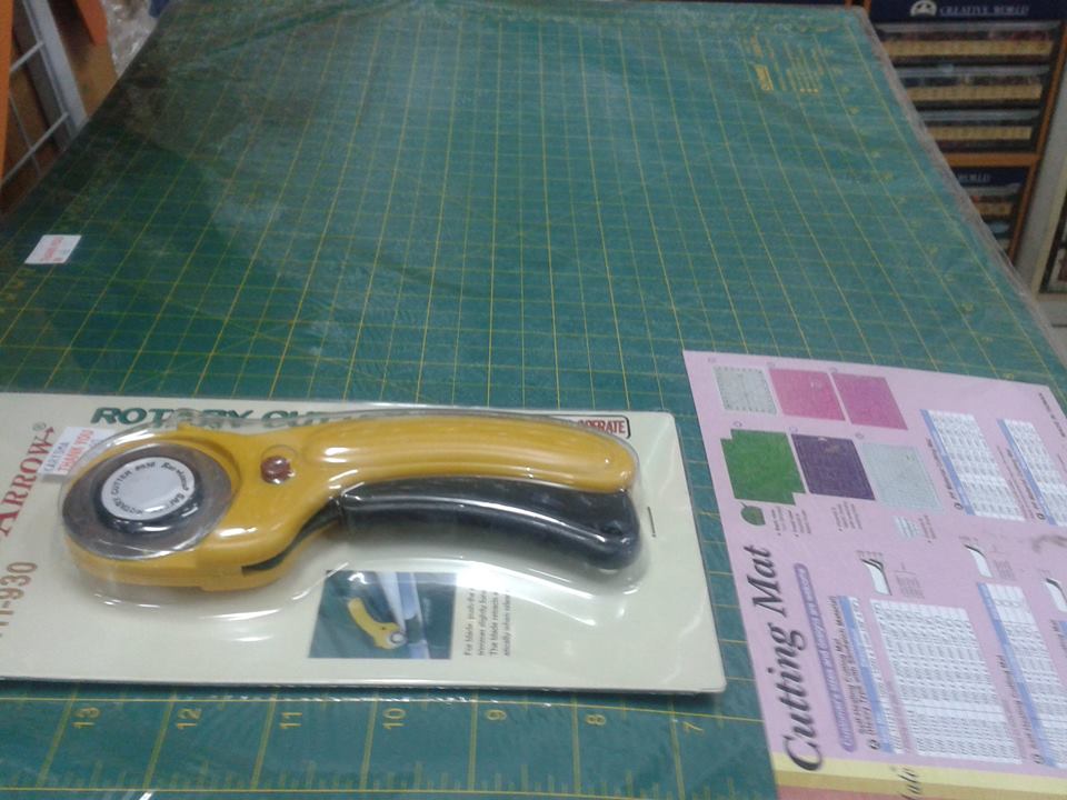 Cutting Mat dan Rotary cutter Melaka